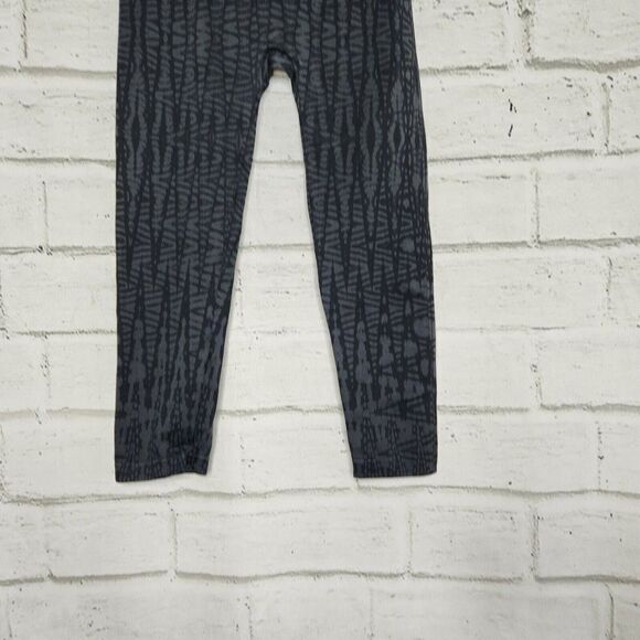 Spanx Look At Me Now Active Women's Gray Black Cropped Capri Leggings Size 1X - Picture 7 of 10
